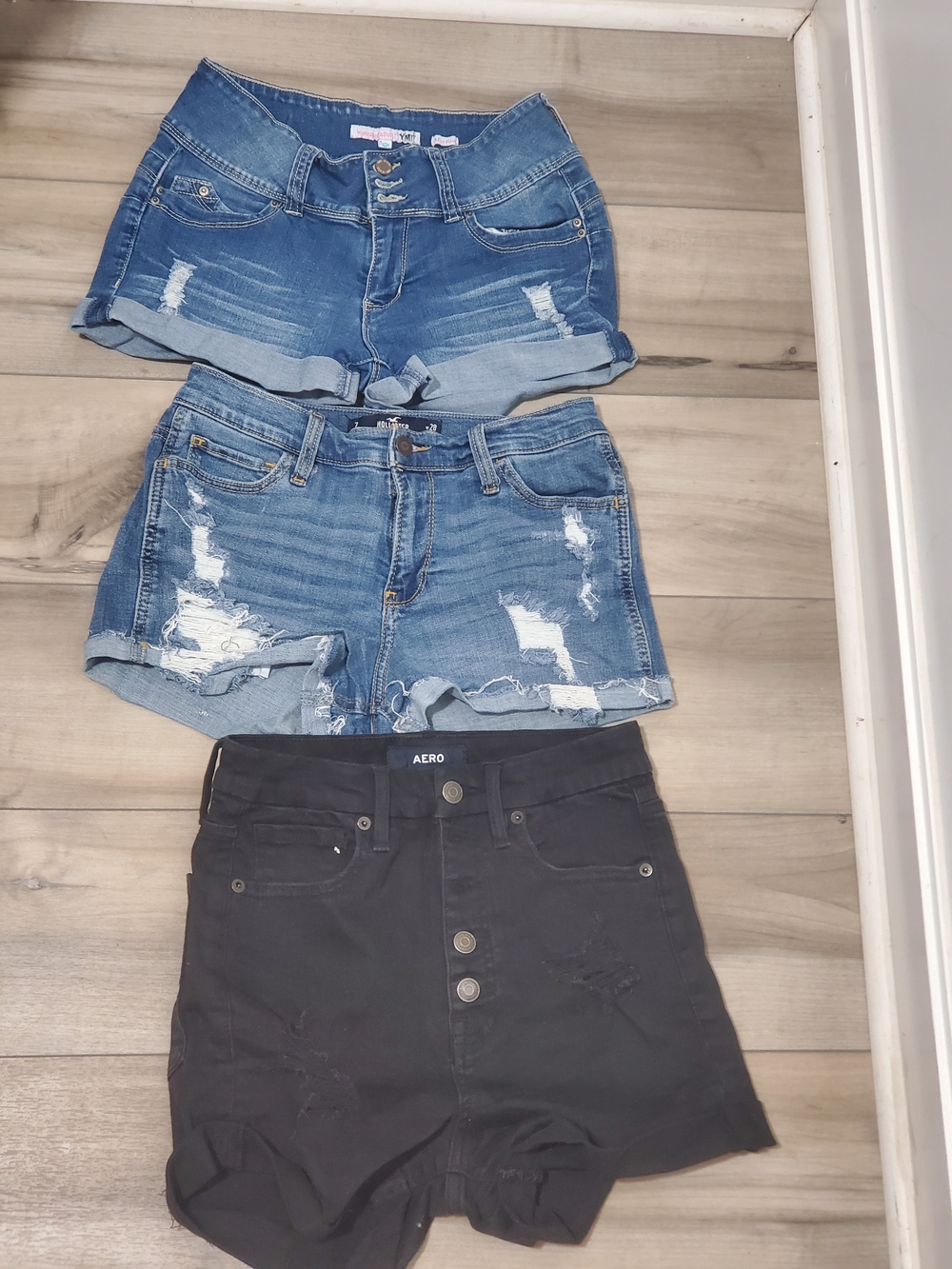 High-Waist Black Denim Shorts Aero, Hollister, Ymi. 3 Shorts